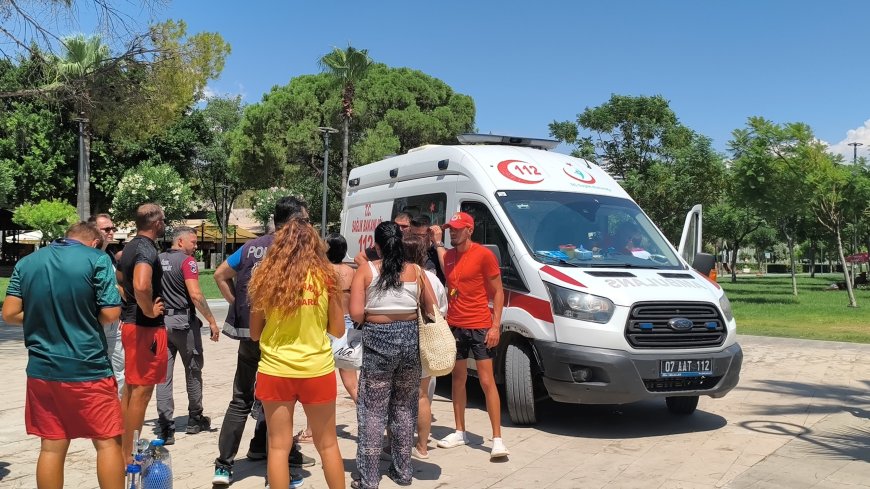 Antalya’da denizde boğulma tehlikesi geçiren genç hastaneye kaldırıldı