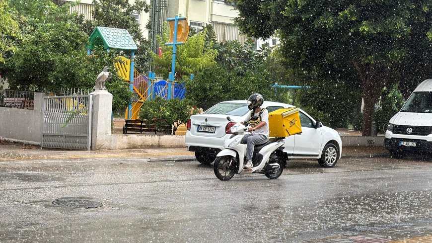 Alanya’da Sıcak Havanın Ardından Gök Gürültülü Sağanak Şaşırttı