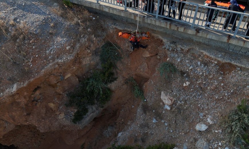 Alanya’da Kayalıklarda Mahsur Kalan Vatandaş 2 Saatlik Operasyonla Kurtarıldı