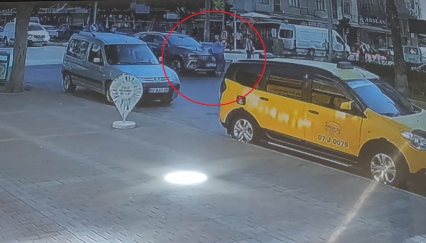 Manavgat’ta Feci Kaza Kamerada: Kırmızı Işıkta Yola Fırlayan Kadına Otomobil Çarptı