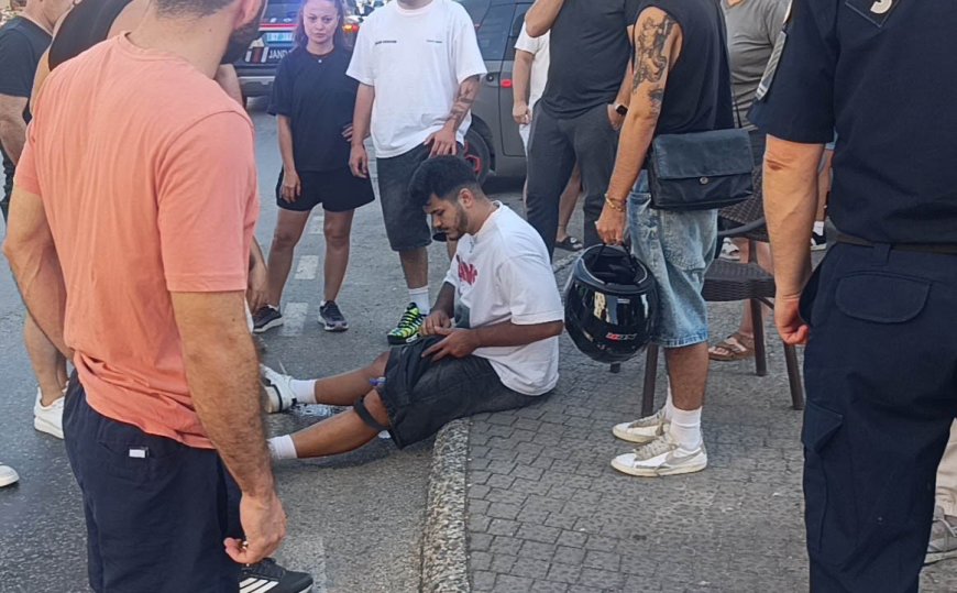 Manavgat’ta Motosiklet ile Hafif Ticari Araç Çarpıştı: Kaza Kamerada