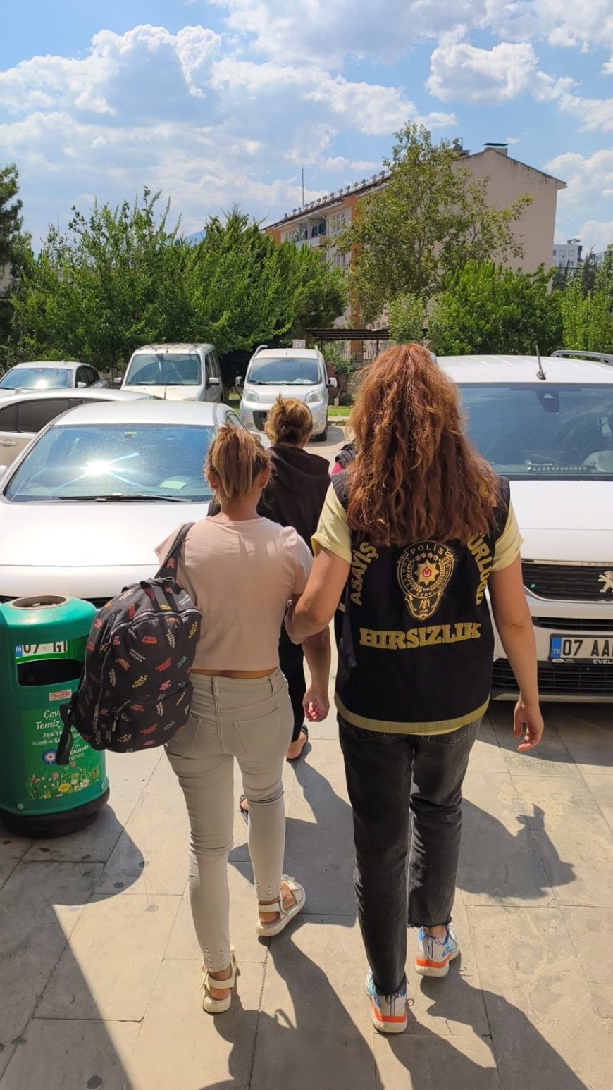 Antalya’da Tramvayda Yankesicilik: 2 Şüpheli Tutuklandı