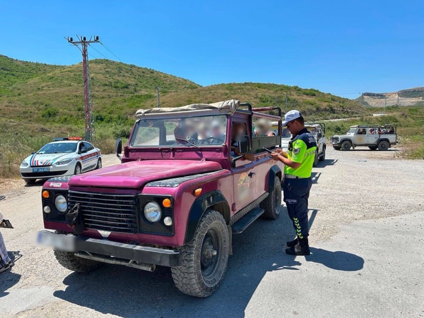 Antalya’da Turizm Bölgelerinde Safari Araçlarına Sıkı Denetim: 426 Araç Kontrol Edildi