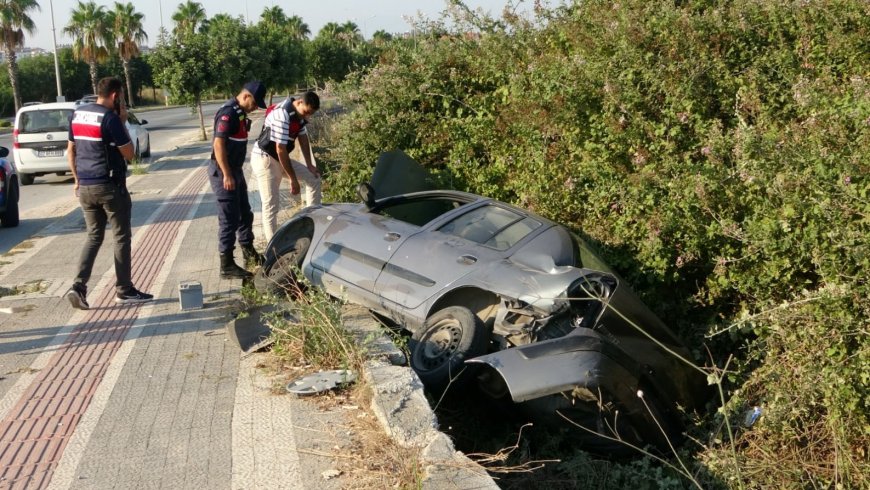 Manavgat’ta Kaldırımdaki Yayaya Otomobil Çarptı: Ekipler Emniyet Şeridinde Zorlandı