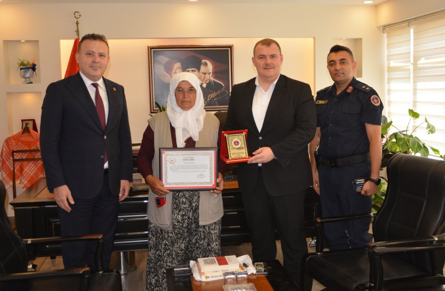 Korkuteli’nde Hayırsever Ayşe Arslan’dan Jandarma Asayiş Vakfı’na Anlamlı Bağış