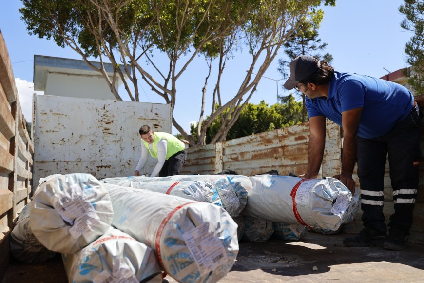 Antalya’da Afetzede Üreticiye 657 Bin 400 Metrekare Sera Naylonu Desteği