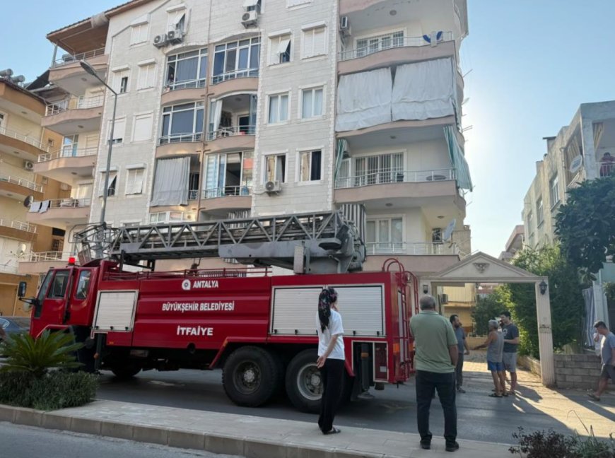 Serik’te Ocakta Unutulan Yemek Apartmanda Yangın Çıkardı