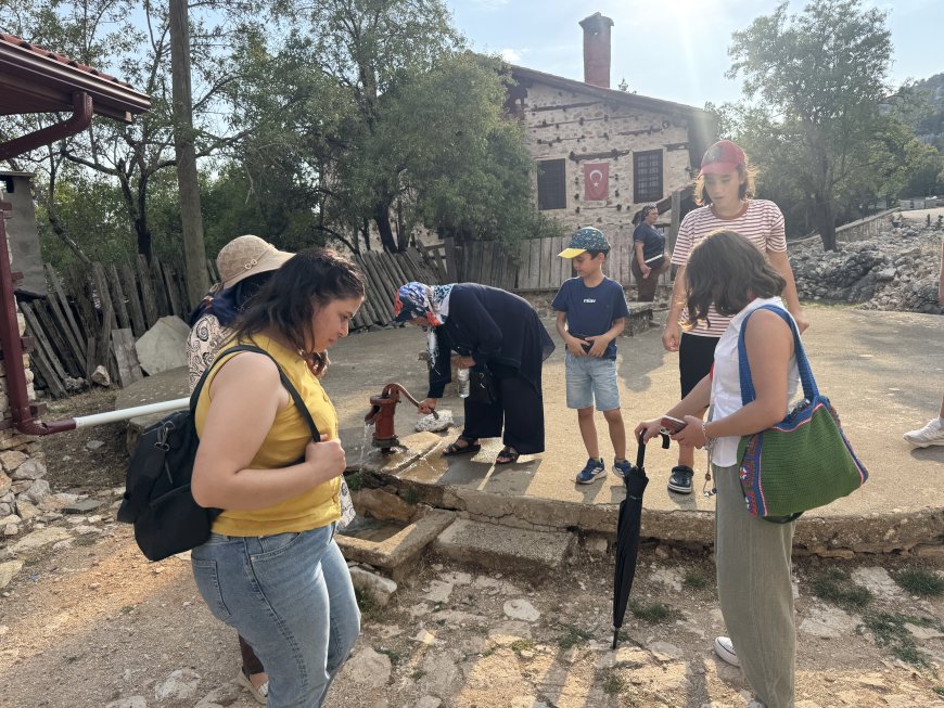 Hukuk Fakültesini Bitirdi, Turist Rehberi Oldu: Anadolu’nun Güzelliklerini Anlatıyor