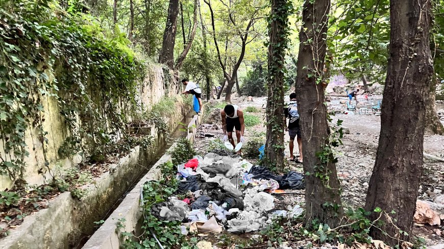 Alanya’da İki Arkadaştan Örnek Davranış: Obaçayı’nı Temizlediler