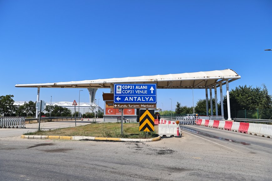Antalya’nın Yolları COP31 İklim Zirvesi’ne Hazırlanıyor: 67 Yeni Yön Levhası Monte Ediliyor