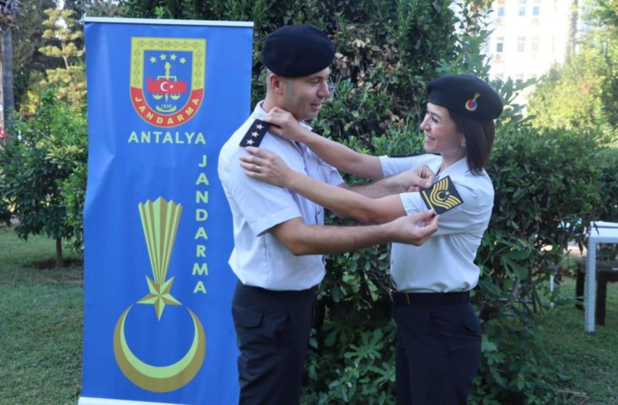 Antalya’da Jandarma Çiftten Çifte Mutluluk: Aynı Gün Rütbe Aldılar