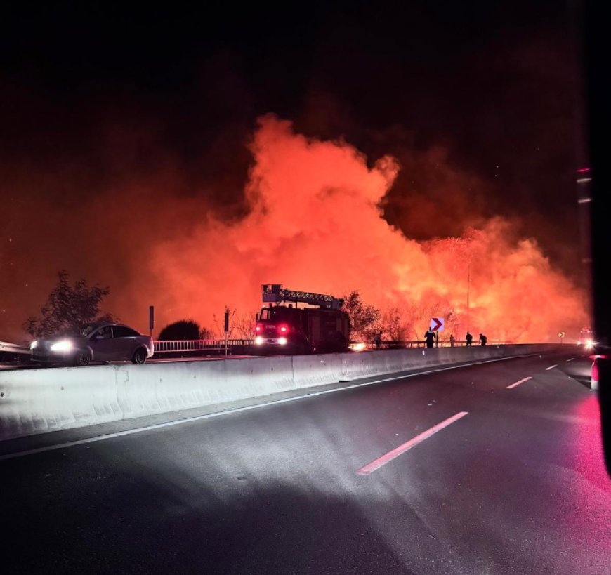Antalya Balıkçı Barınağı’nda Yangın: 20’nin Üzerinde Tekne Küle Döndü