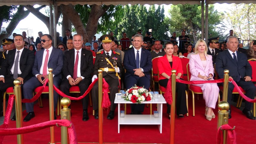Antalya’da 30 Ağustos Coşkusu: Cumhuriyet Meydanı’nda Çelenk ve Geçit Töreni