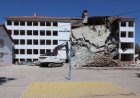 Korkuteli Lisesi’nin eski binasında yıkım başladı