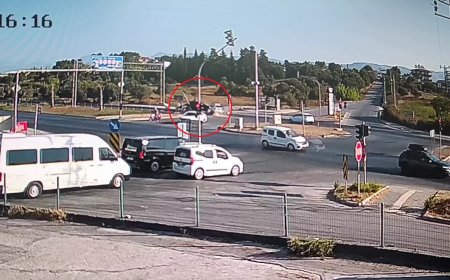Manavgat’ta Kavşakta Faciadan Dönüldü: Kaza Anı Kamerada
