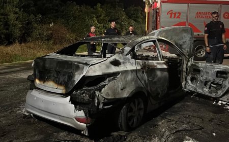 Alanya’da Seyir Halindeki Otomobil Alevlere Teslim Oldu: Araç Kullanılamaz Hale Geldi