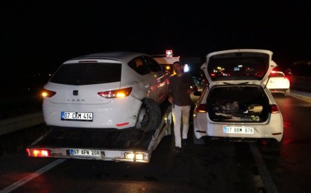 Manavgat’ta köpeğe çarpan araç devrildi: 6 araçlı zincirleme kaza