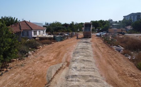 Kepez Baraj Mahallesi’nde Yol Seferberliği: 700 Metre Sıcak Asfalt Tamamlandı