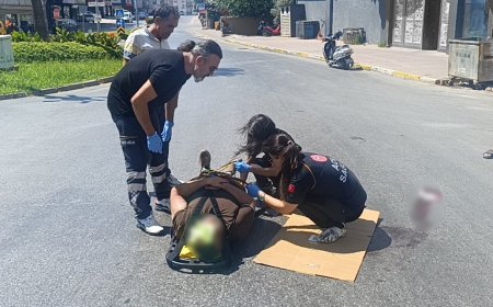 Manavgat’ta ‘DUR’ Levhasına Uymayan Otomobil Kazaya Neden Oldu: Baba ve Oğlu Yaralandı
