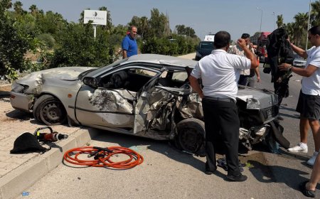 Finike’de İki Otomobil Çarpıştı: Sürücüler Yaralandı