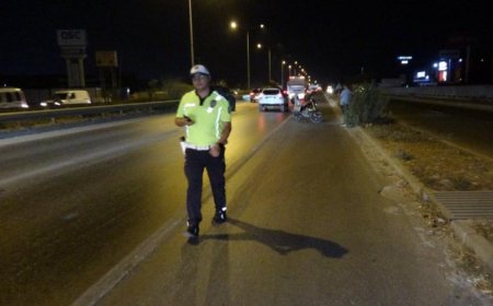 Manavgat’ta motosiklet yayaya çarptı: 2 yaralı