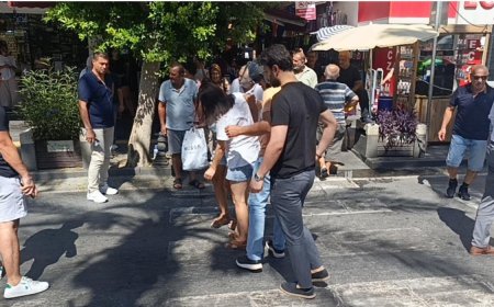 Manavgat’ta Plakasız Motosiklet Yayaya Çarpıp Kaçtı: Kaza Anı Kamerada