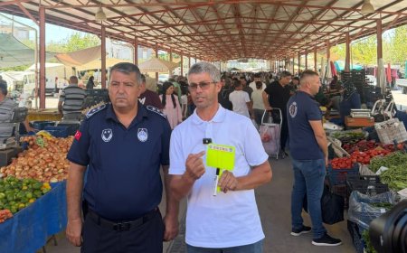 Serik’te pazar esnafına 3 bin fiyat etiketi ve keçeli kalem dağıtıldı