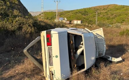 Antalya’da şarampole yuvarlanan otomobilin sürücüsü yaralandı