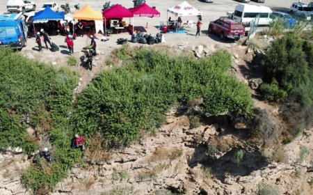 Lara’da 35 metrelik falezlerde ve deniz altında temizlik seferberliği