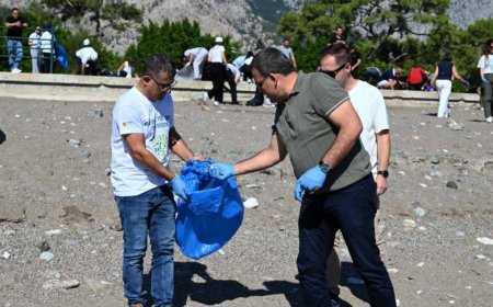 Kemer’de Dünya Temizlik Günü’nde Kındılçeşme Sahili temizlendi