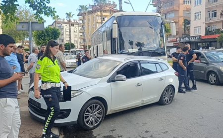 Manavgat’ta otobüs ile otomobil çarpıştı: 2 yaralı
