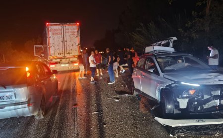 Serik’te 4 araçlı zincirleme kaza: D-400 savaş alanına döndü