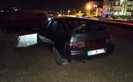 Manavgat’ta otomobil refüj bordürüne çarptı: Sürücü yaralandı