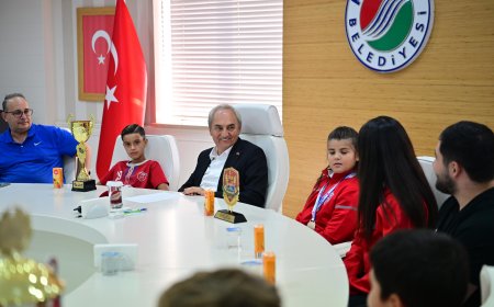 Kepez’in genç şampiyonları Başkan Kocagöz’ü ziyaret etti