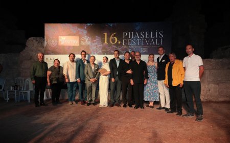 Phaselis Festivali’nde Sinatra, Jones ve Humperdinck rüzgarı: Konser 15 dakika uzadı