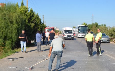 Serik’te servis midibüsü tur otobüsüne arkadan çarptı: 1’i ağır 6 yaralı