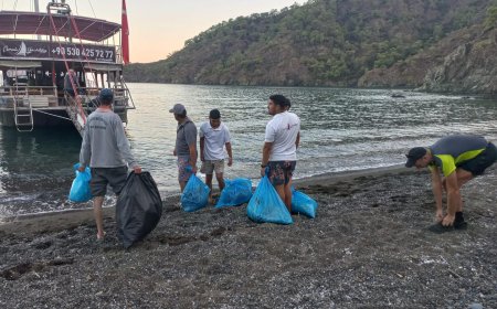 Kemer’de ulaşımı zor koylarda çevre temizliği yapıldı