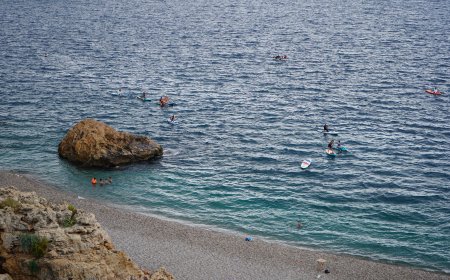 Antalya’da deniz suyu hava sıcaklığını geçti: Konyaaltı 27,8 derece