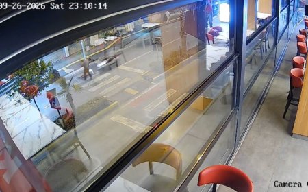 Manavgat’ta yaya geçidinde motosiklet yayaya çarptı: Ağır yaralı