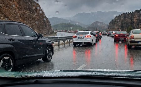 Korkuteli Karayolunda Yağışlı Hava Kazayı Beraberinde Getirdi