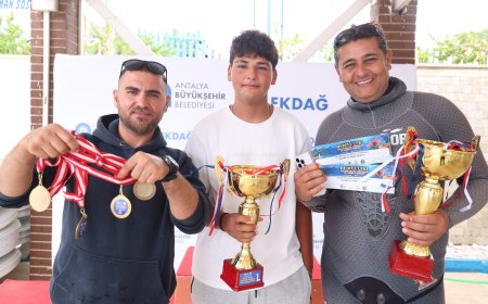 Antalya’da aslan balığı avı yarışması: 117 balık yakalandı, bir takım iki kupayı aldı