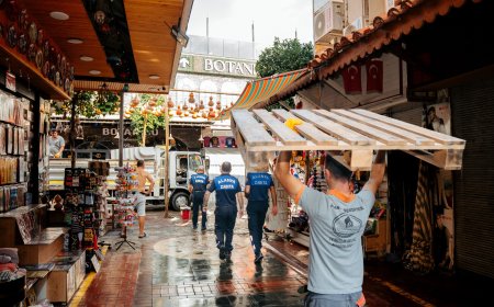 Alanya’da çarşı bölgesinde kapsamlı temizlik: Atıl malzemeler kaldırıldı