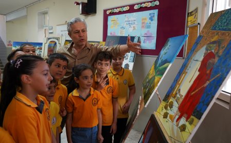 Antalya’da okul müdüründen örnek davranış: Resimleriyle öğrencilerine ilham oluyor