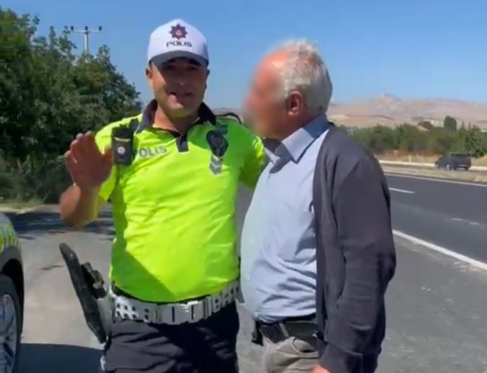 Fazla Yolcudan Kaçmak İçin Eşini Yolda İndirdi, Polisten İlginç Ceza Geldi