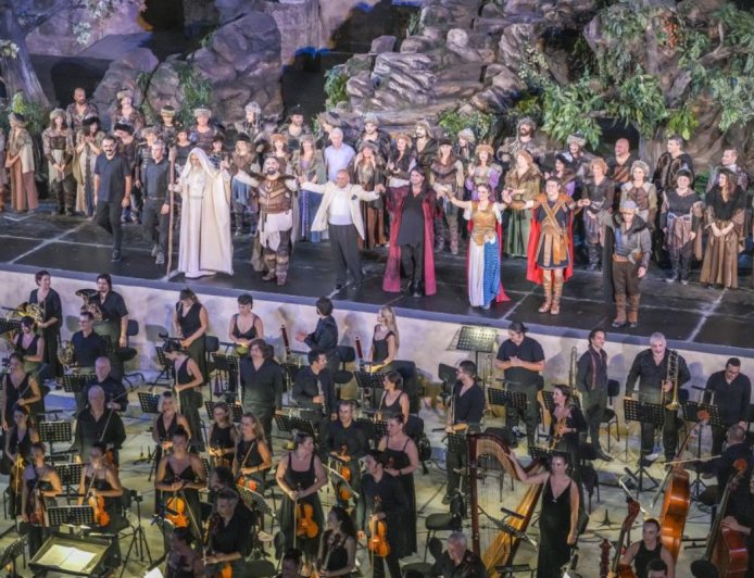 Aspendos’ta sanat şöleni başladı: Festival “Attila” ile açıldı