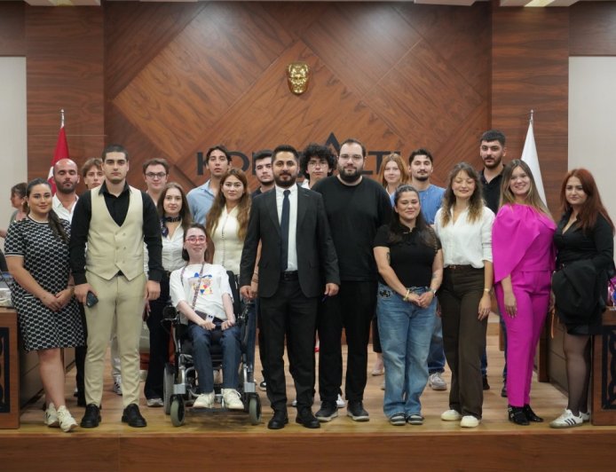 Konyaaltı Belediyesi Gençlik Meclisi Toplandı: Turgutlu'daki Saldırıya Sert Kınama
