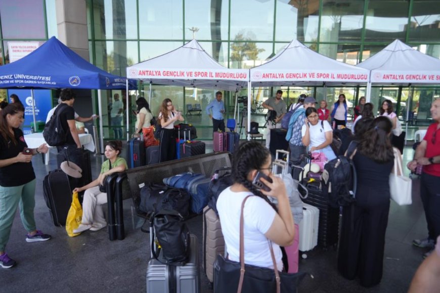 Antalya’ya üniversite için gelen öğrencilere sıcak karşılama