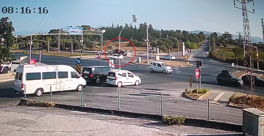 Manavgat’ta Kavşakta Faciadan Dönüldü: Kaza Anı Kamerada
