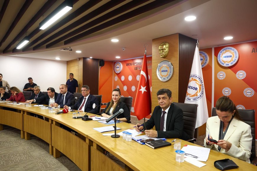 Büşra Özdemir’den AESOB’a Ziyaret: “Esnaflarımız Bizim Çözüm Ortağımız”