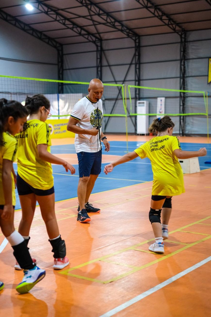 Antalya Anadolu Lisesi’nde geleceğin voleybolcuları yetişiyor
